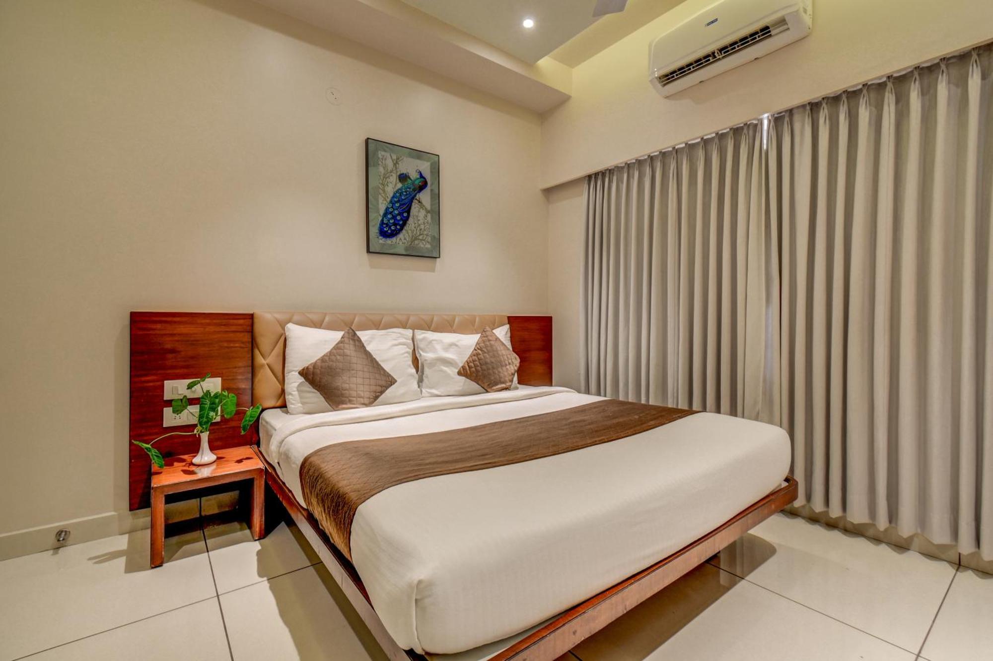 Hotel J N Stay Mysore - 12 Minutes To Mysore Palace Zewnętrze zdjęcie